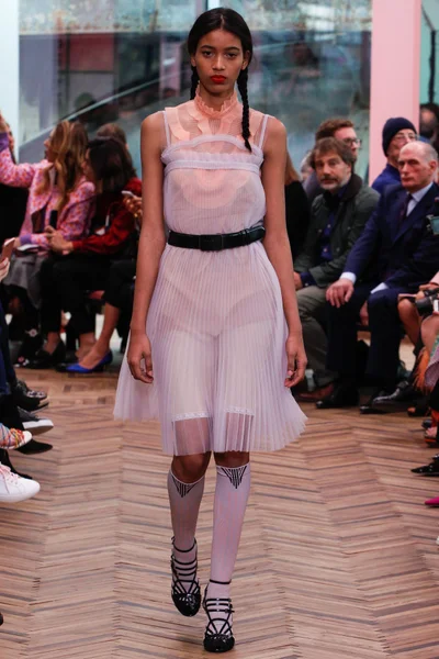 Look 15